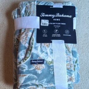 Tommy Bahama Blue and Cream Coastal Plush Throw NWT